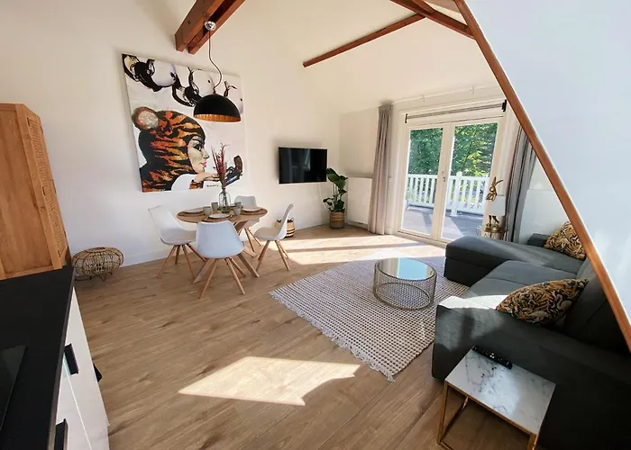 Luxurious Historical Loft Close To The Beach!!