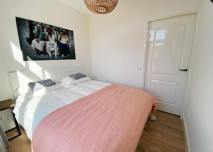 Luxurious Historical Loft Close To The Beach!! Apartamento