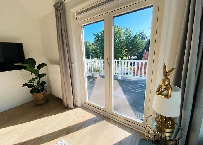 Luxurious Historical Loft Close To The Beach!! *