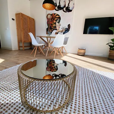 Luxurious Historical Loft Close To The Beach!!