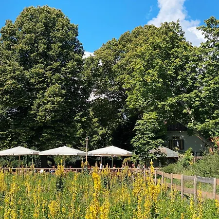 Luxurious Historical Loft Close To The Beach!!