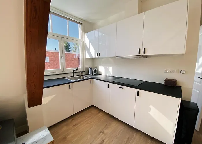 Luxurious Historical Loft Close To The Beach!! *