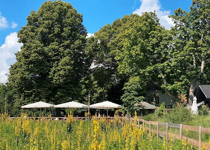 Luxurious Historical Loft Close To The Beach!!