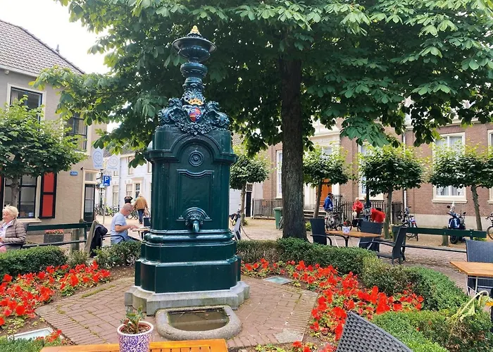 Luxurious Historical Loft Close To The Beach!!